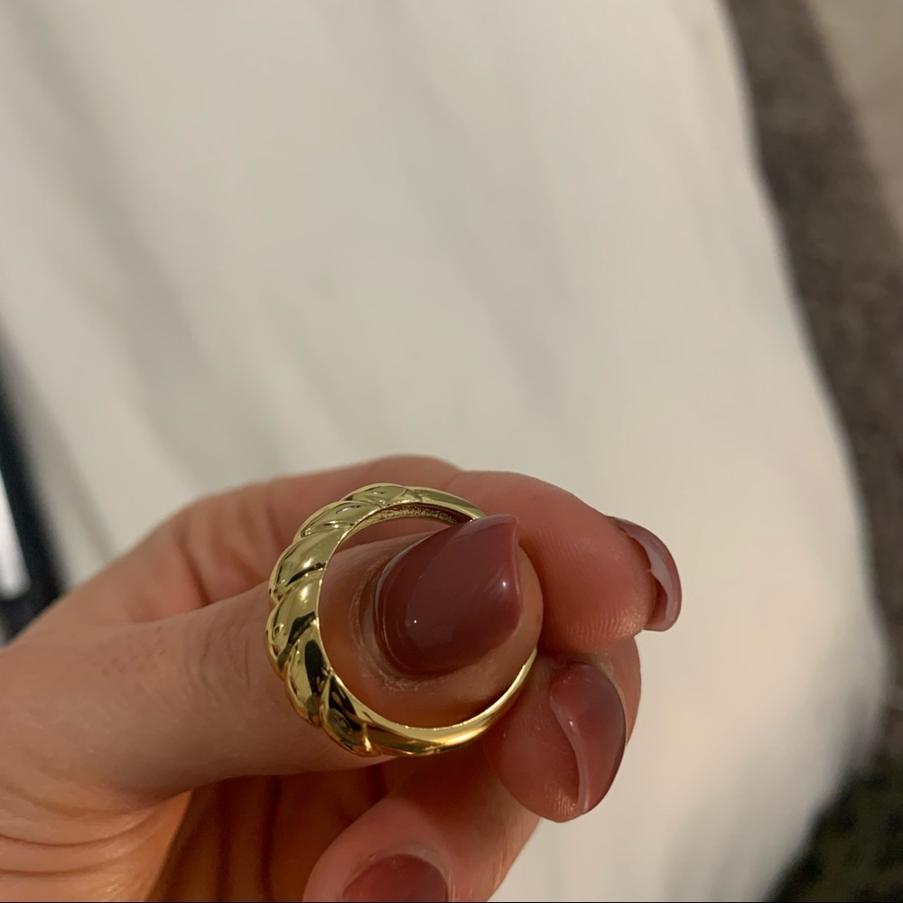 Gold coloured croissant ring